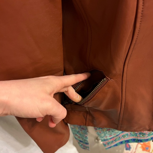 Leather jacket size small - Picture 5 of 7